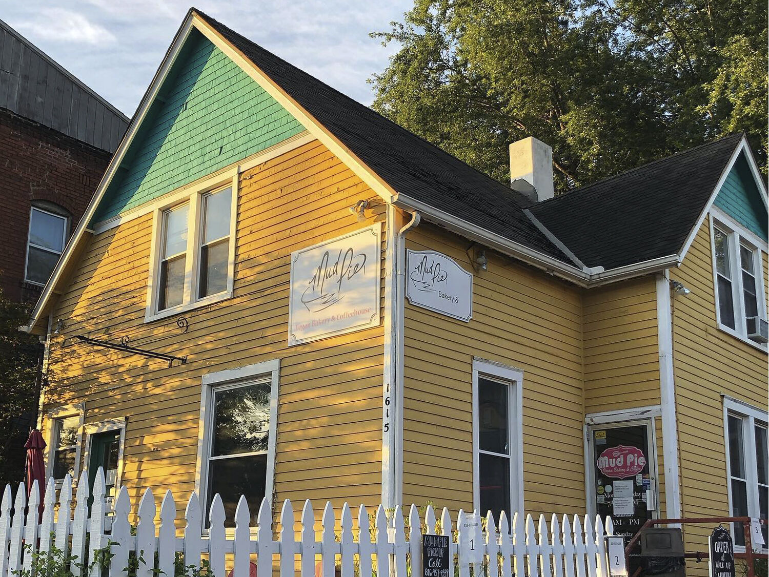 Mud Pie Bakery & Coffee